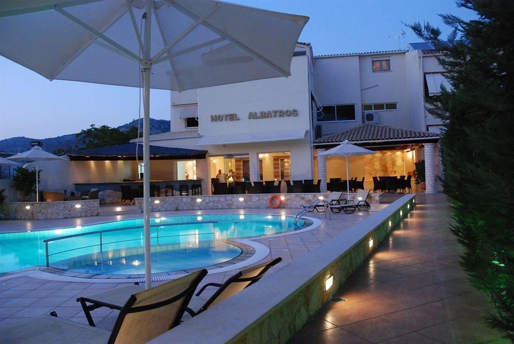 Albatros Hotel Sívota Extérieur photo