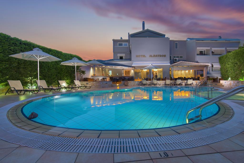 Albatros Hotel Sívota Extérieur photo